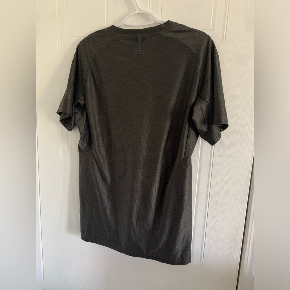 LIKE NEW Lululemon Always Agile Short Sleeve Small - Picture 3 of 4